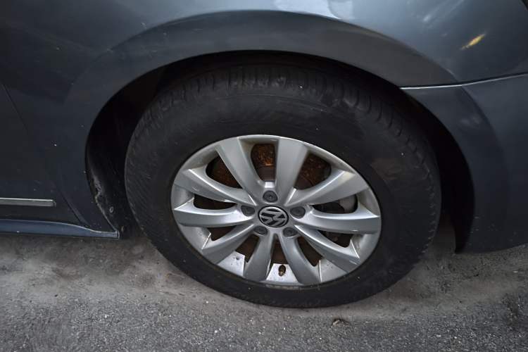 Used Volkswagen Passat 2013 1.8TSI DSG Prestige Edition Right Front Wheel Hub