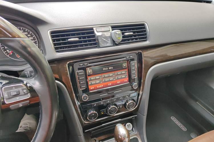 Used Volkswagen Passat 2013 3.0L V6 DSG Flagship Edition Audio And AC Panel
