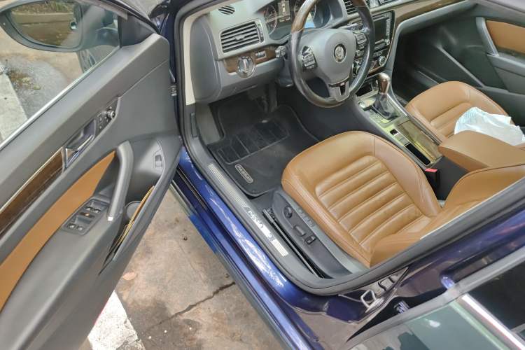 Used Volkswagen Passat 2013 3.0L V6 DSG Flagship Edition Driver Seat