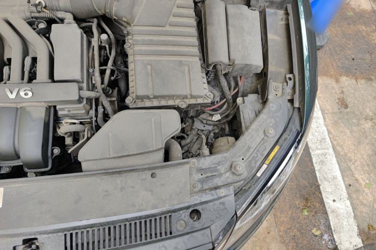 Used Volkswagen Passat 2013 3.0L V6 DSG Flagship Edition Engine Bay Left