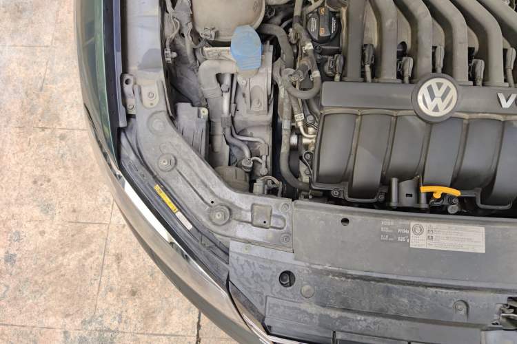 Used Volkswagen Passat 2013 3.0L V6 DSG Flagship Edition Engine Bay Right
