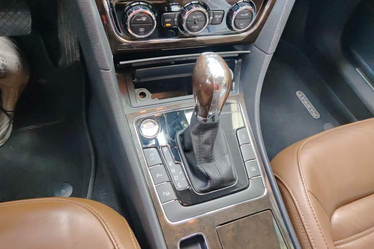 Used Volkswagen Passat 2013 3.0L V6 DSG Flagship Edition Gear Lever