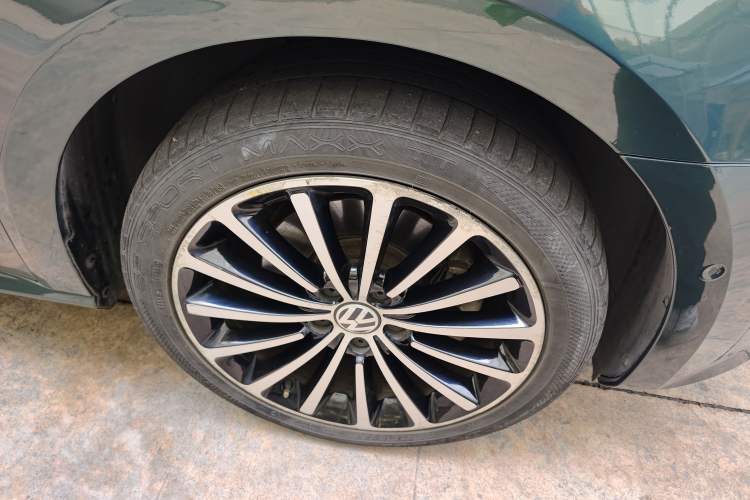 Used Volkswagen Passat 2013 3.0L V6 DSG Flagship Edition Right Front Wheel Hub