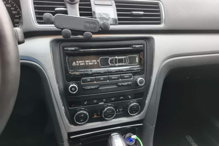 Used Volkswagen Passat 2013 2.0 TSI DSG Prestige Edition Audio And AC Panel
