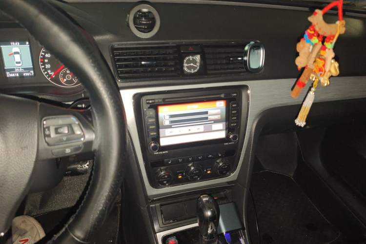 Used Volkswagen Passat 2013 1.8TSI DSG Prestige Edition Audio And AC Panel