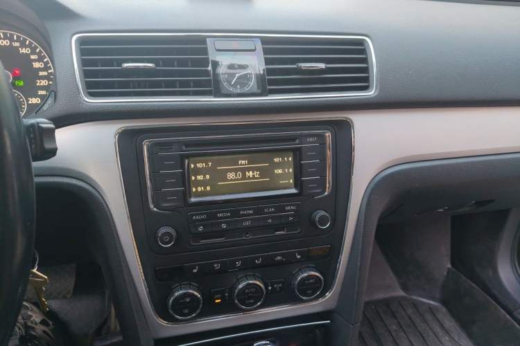 Used Volkswagen Passat 2013 1.8TSI DSG Prestige Edition Audio And AC Panel