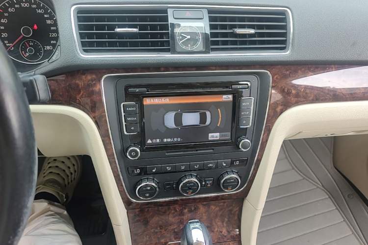 Used Volkswagen Passat 2013 1.8TSI DSG Prestige Edition Audio And AC Panel