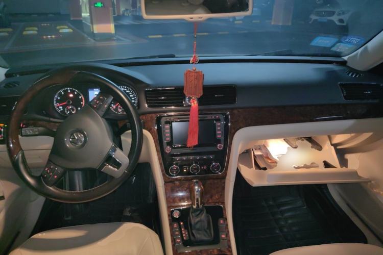 Used Volkswagen Passat 2013 2.0 TSI DSG Prestige Edition Center Console