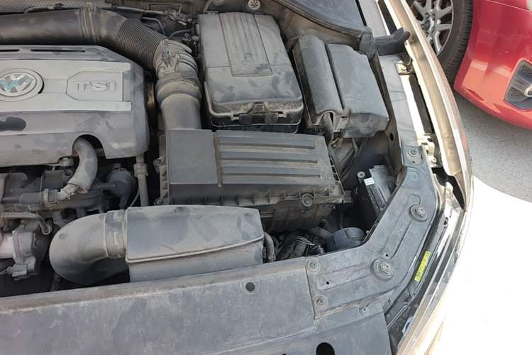 Used Volkswagen Passat 2013 1.8TSI DSG Prestige Edition Engine Bay Left