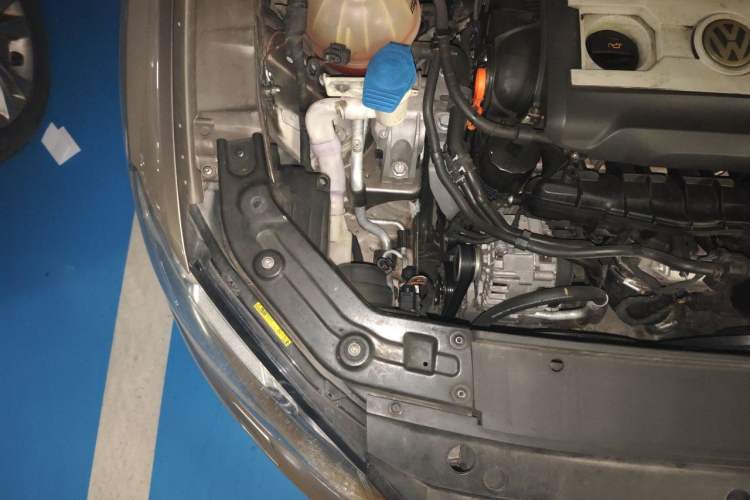 Used Volkswagen Passat 2013 1.8TSI DSG Prestige Edition Engine Bay Right