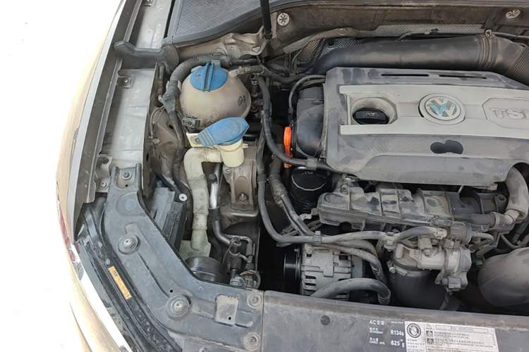 Used Volkswagen Passat 2013 1.8TSI DSG Prestige Edition Engine Bay Right