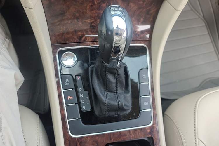 Used Volkswagen Passat 2013 1.8TSI DSG Prestige Edition Gear Lever