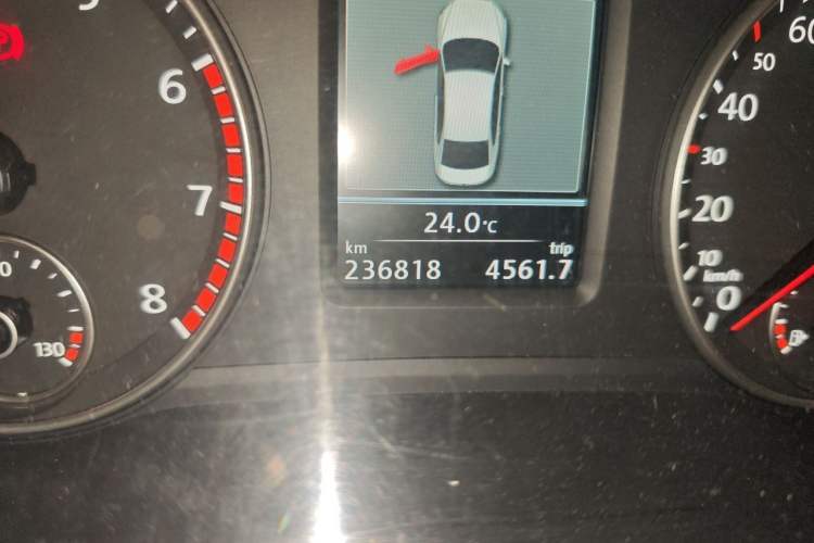 Used Volkswagen Passat 2013 1.8TSI DSG Prestige Edition Odometer Close Up