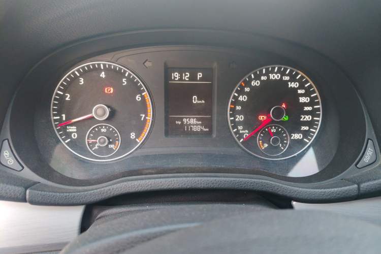 Used Volkswagen Passat 2013 1.8TSI DSG Prestige Edition Odometer Close Up