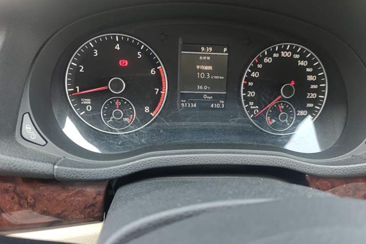 Used Volkswagen Passat 2013 1.8TSI DSG Prestige Edition Odometer Close Up