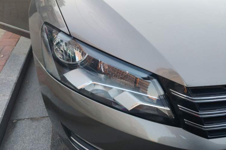 Used Volkswagen Passat 2013 1.8TSI DSG Prestige Edition Right Front Headlight