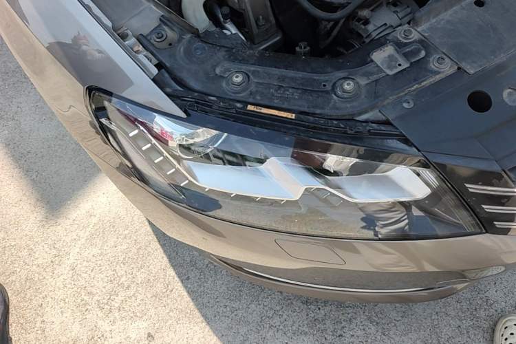 Used Volkswagen Passat 2013 1.8TSI DSG Prestige Edition Right Front Headlight