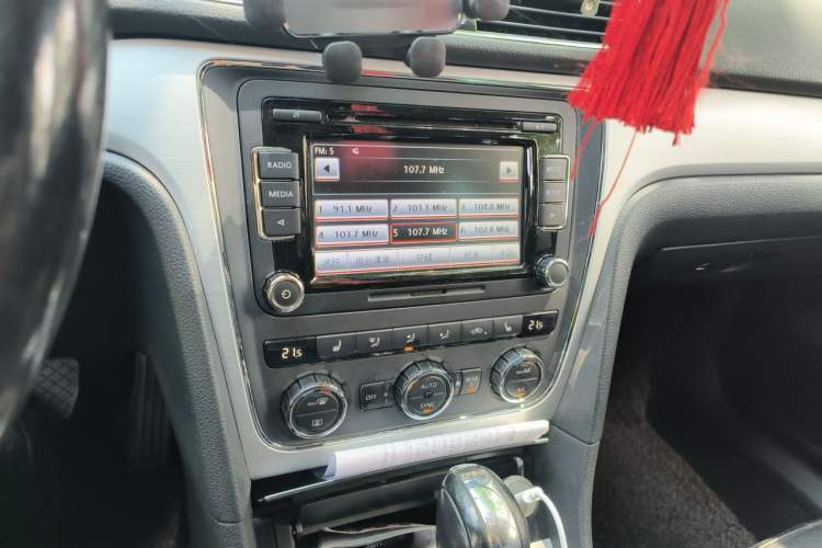 Used Volkswagen Passat 2013 1.8TSI DSG Prestige Edition Audio And AC Panel