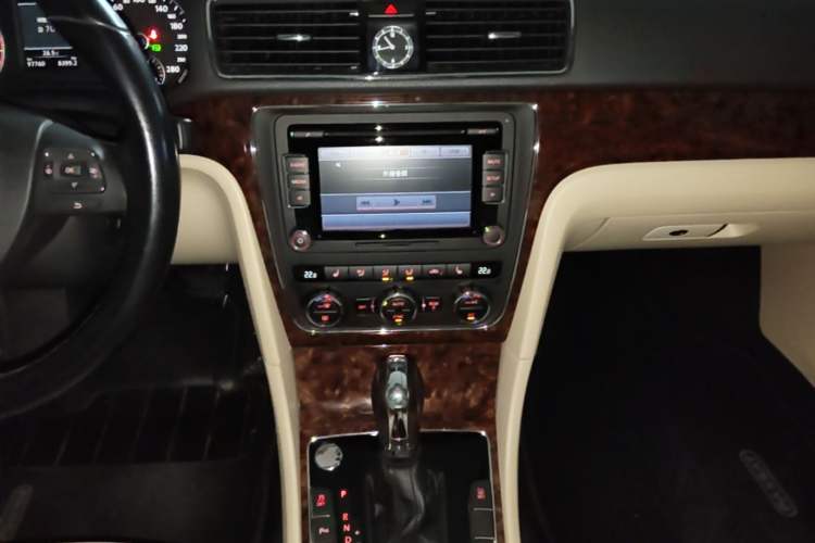Used Volkswagen Passat 2013 1.8TSI DSG Prestige Edition Audio And AC Panel