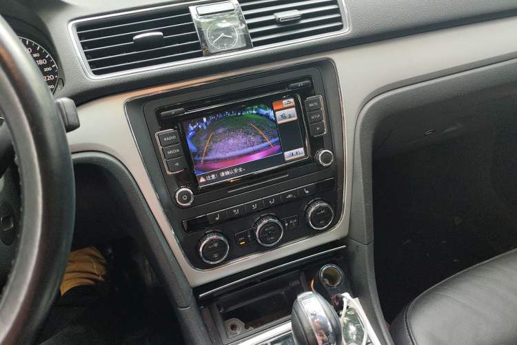 Used Volkswagen Passat 2013 1.8TSI DSG Prestige Edition Audio And AC Panel