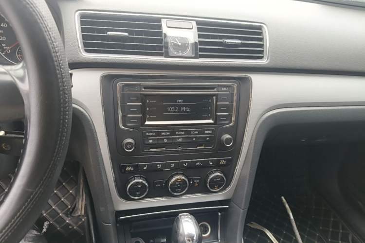Used Volkswagen Passat 2013 1.8TSI DSG Prestige Edition Audio And AC Panel