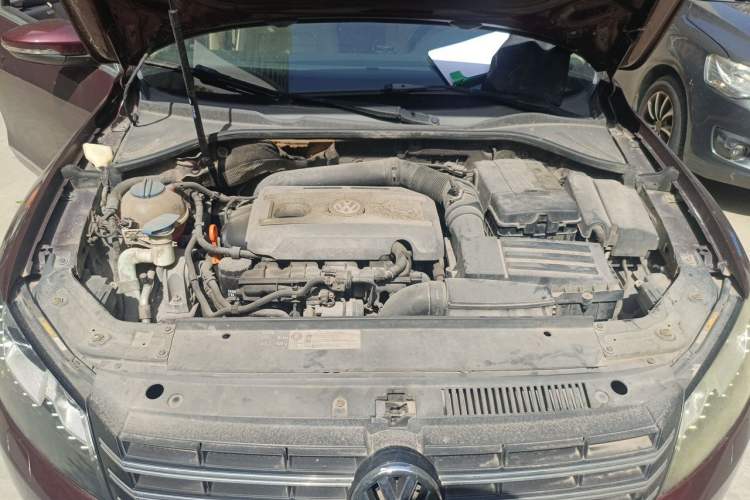 Used Volkswagen Passat 2013 1.8TSI DSG Prestige Edition Engine Bay