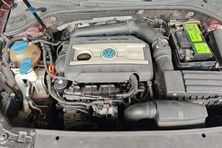 Used Volkswagen Passat 2013 1.8TSI DSG Prestige Edition Engine Bay