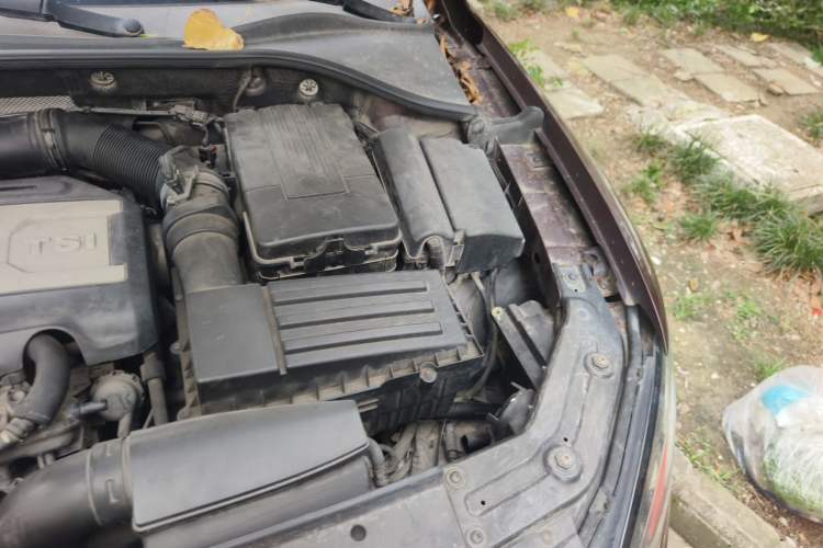 Used Volkswagen Passat 2013 1.8TSI DSG Prestige Edition Engine Bay Left
