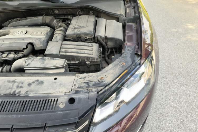 Used Volkswagen Passat 2013 1.8TSI DSG Prestige Edition Engine Bay Left