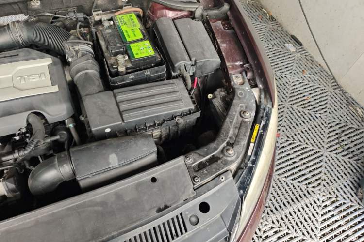 Used Volkswagen Passat 2013 1.8TSI DSG Prestige Edition Engine Bay Left
