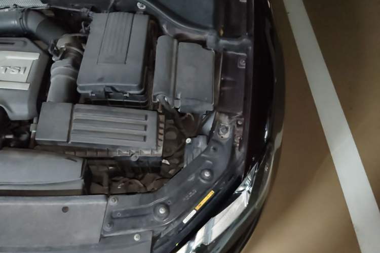Used Volkswagen Passat 2013 1.8TSI DSG Prestige Edition Engine Bay Left