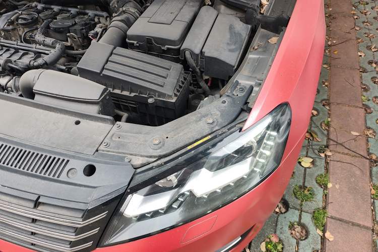 Used Volkswagen Passat 2013 1.8TSI DSG Prestige Edition Engine Bay Left