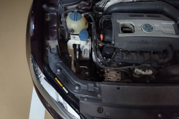 Used Volkswagen Passat 2013 1.8TSI DSG Prestige Edition Engine Bay Right