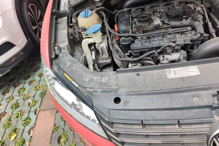 Used Volkswagen Passat 2013 1.8TSI DSG Prestige Edition Engine Bay Right