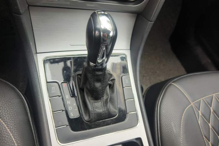 Used Volkswagen Passat 2013 1.8TSI DSG Prestige Edition Gear Lever