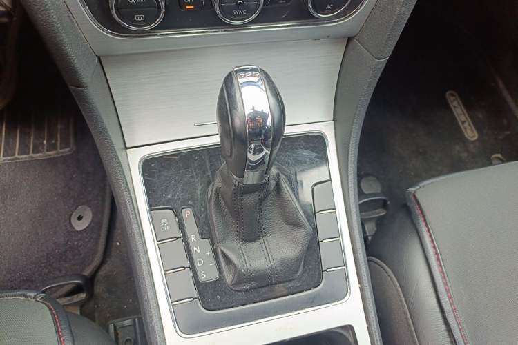 Used Volkswagen Passat 2013 1.8TSI DSG Prestige Edition Gear Lever