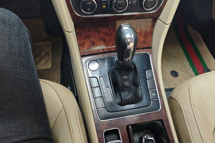 Used Volkswagen Passat 2013 1.8TSI DSG Prestige Edition Gear Lever