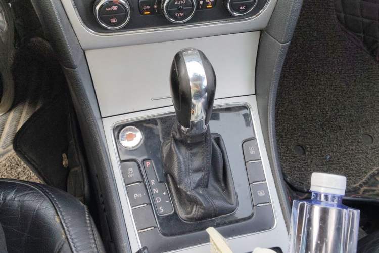 Used Volkswagen Passat 2013 1.8TSI DSG Prestige Edition Gear Lever