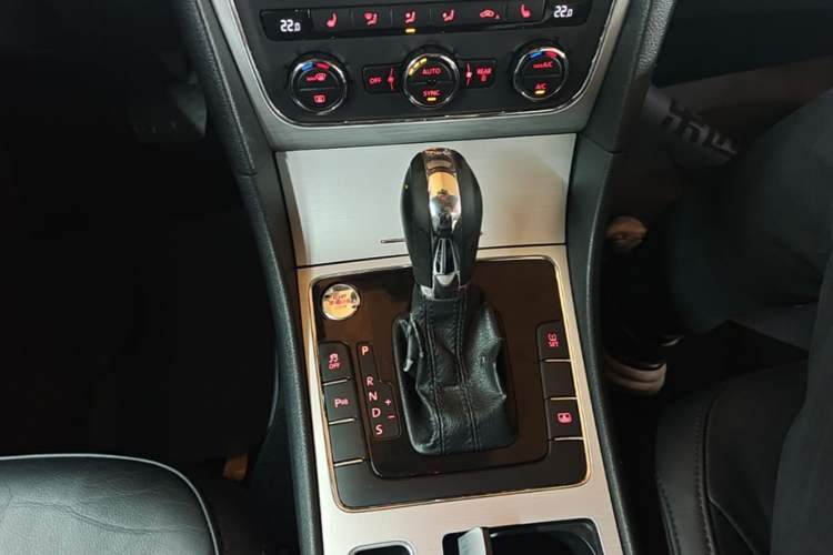Used Volkswagen Passat 2013 1.8TSI DSG Prestige Edition Gear Lever