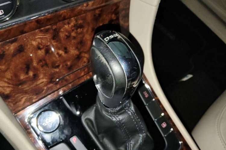 Used Volkswagen Passat 2013 1.8TSI DSG Prestige Edition Gear Lever