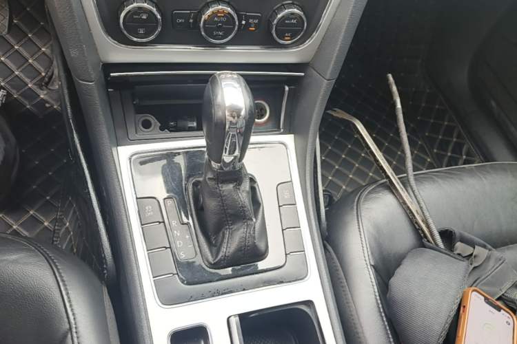 Used Volkswagen Passat 2013 1.8TSI DSG Prestige Edition Gear Lever