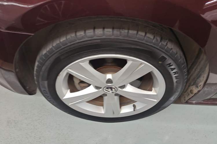 Used Volkswagen Passat 2013 1.8TSI DSG Prestige Edition Left Front Wheel Hub