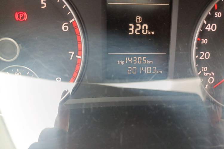 Used Volkswagen Passat 2013 1.8TSI DSG Prestige Edition Odometer Close Up