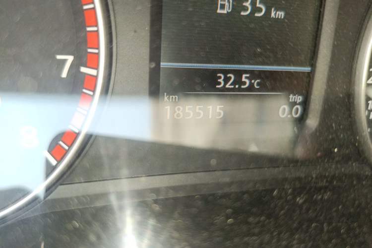 Used Volkswagen Passat 2013 1.8TSI DSG Prestige Edition Odometer Close Up