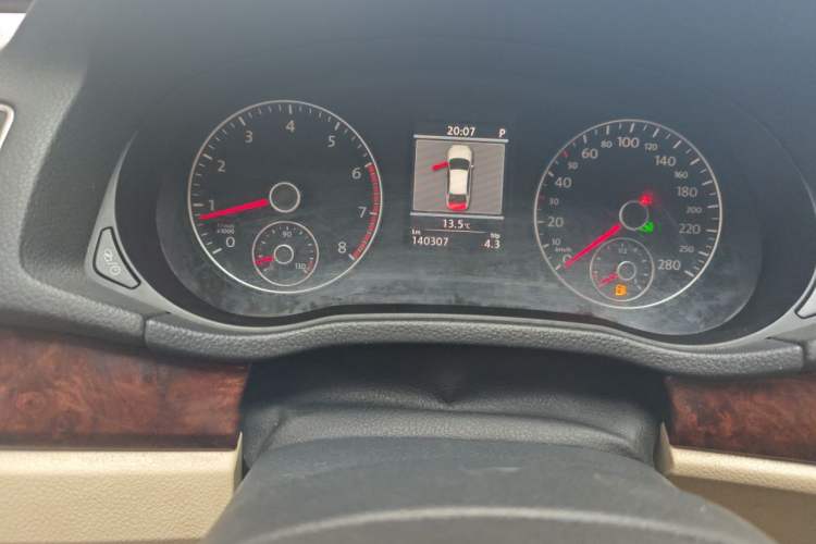 Used Volkswagen Passat 2013 1.8TSI DSG Prestige Edition Odometer Close Up