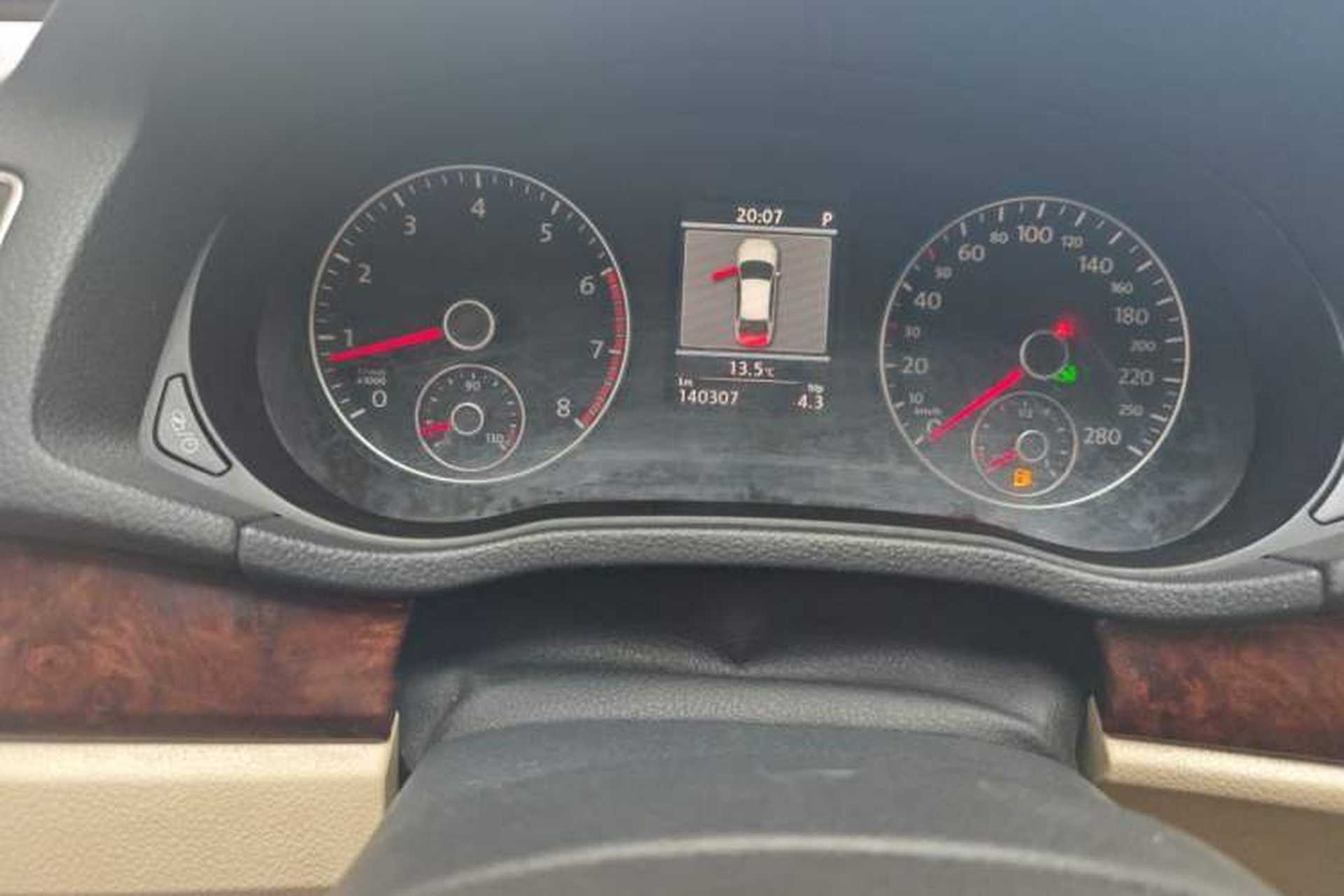 Used Volkswagen Passat 2013 1.8TSI DSG Prestige Edition Odometer Close Up