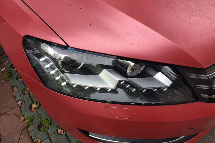 Used Volkswagen Passat 2013 1.8TSI DSG Prestige Edition Right Front Headlight