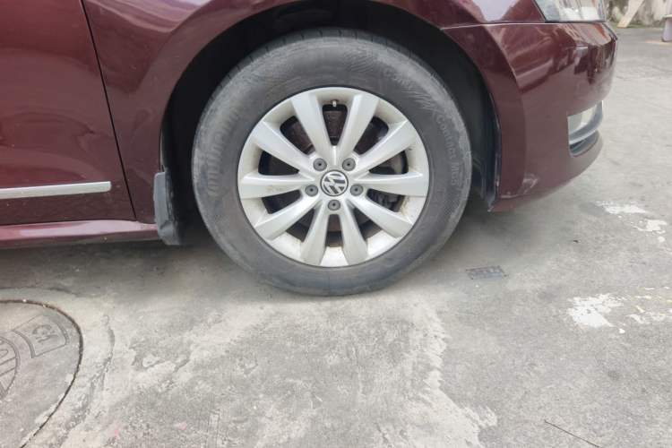 Used Volkswagen Passat 2013 1.8TSI DSG Prestige Edition Right Front Wheel Hub