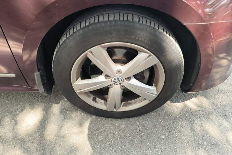 Used Volkswagen Passat 2013 1.8TSI DSG Prestige Edition Right Front Wheel Hub