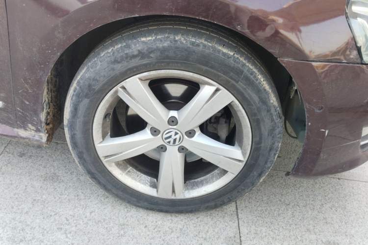 Used Volkswagen Passat 2013 1.8TSI DSG Prestige Edition Right Front Wheel Hub